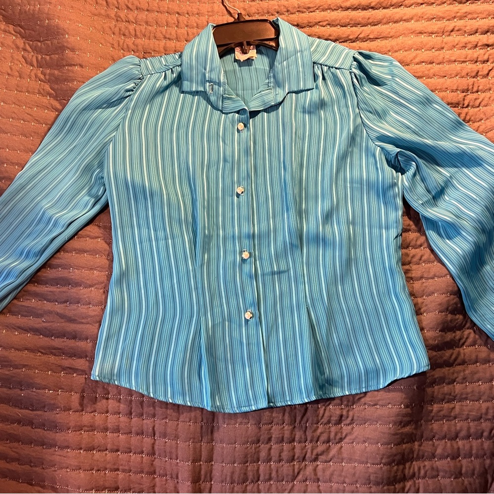 Topson Downs of California vintage light blue Blouse pearl buttons